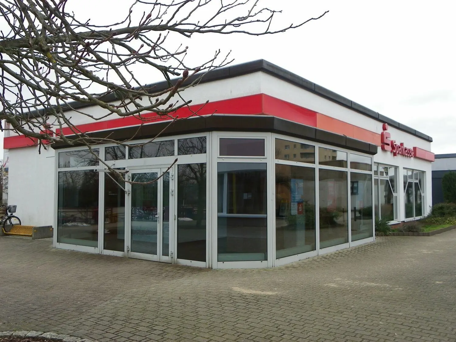 Die Filiale der Sparkasse Spree-Neiße an der Gubener Klaus-Herrmann-Straße.