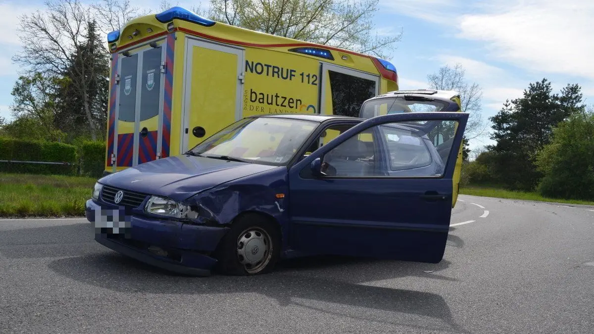 Sechs Personen sind am Sonntagnachmittag, 9. Mai, in der Nieskyer Straße in Hoyerswerda verletzt worden. Dabei kollidierten einen Skoda Octavia und ein VW Polo miteinander.