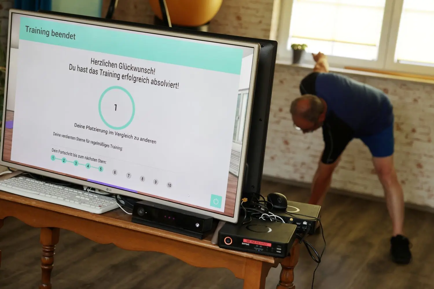 Mit einem internet- und mobile-basierten Training über eine App können Erfolge messbar werden. Das Programm zeigt, wie gut der Patient die Übungen absolviert hat.