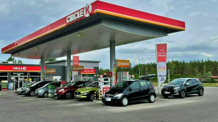 Tanktourismus nimmt deutlich zu, erste Rationierungen bei Forst