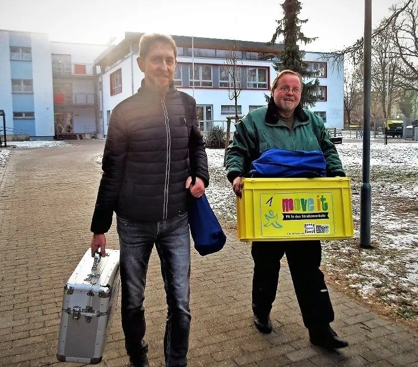 Die Kinder, aber auch die Erzieherinnen, sind sehr erwartungsvoll, wenn Thomas Nissen und Holmar Zeisbrich in ihre Einrichtungen kommen.