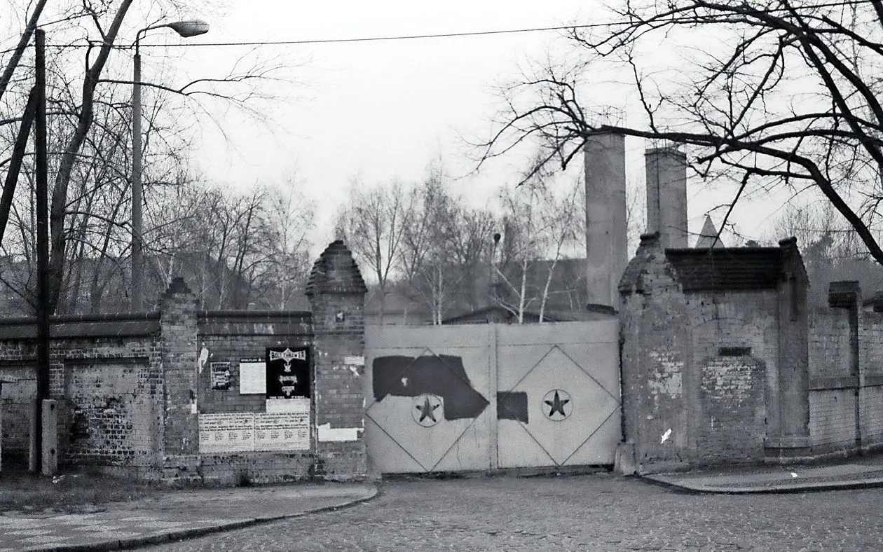 Diese Aufnahme entstand Anfang der 90er-Jahre an der Ecke Waisen- und Bahnhofstraße.