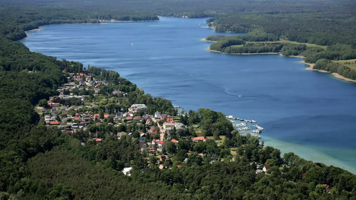 Blick auf Altenhof am Werbellinsee. Am Seezeit-Resort finden am 6. Mai gleich zwei sportliche Wettkämpfe statt.
Luftbild ALtenhof am Werbellinsee am 5.6.2015
Foto:MOZ/Thomas Burckhardt
