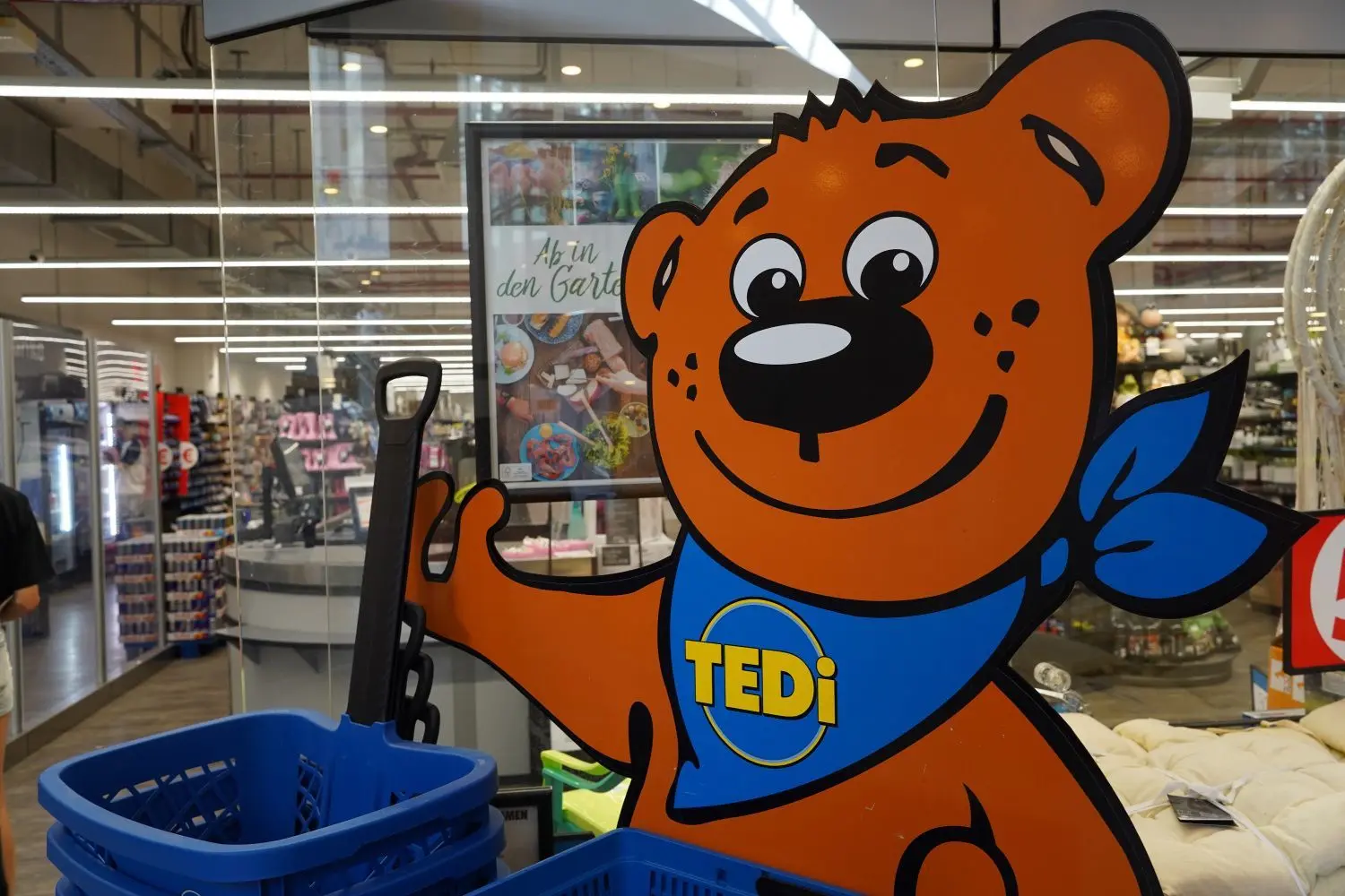 Tedi ist Nachbar des Edeka-Marktes im Untergeschoss der Spree Galerie Cottbus, der Mitte September wegen Bauarbeiten an der Bodenplatte des Gebäudekomplexes für zwei Jahre schließen muss.