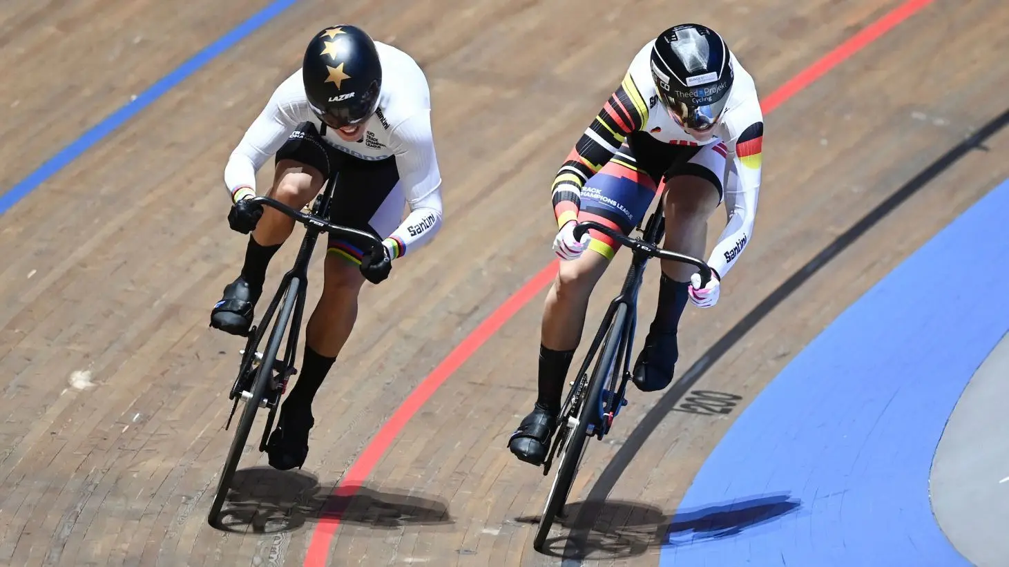 In einer Neuauflage des WM-Finals von Roubaix setzte sich Emma Hinze (l.) im Sprint gegen Lea Sophie Friedrich durch.