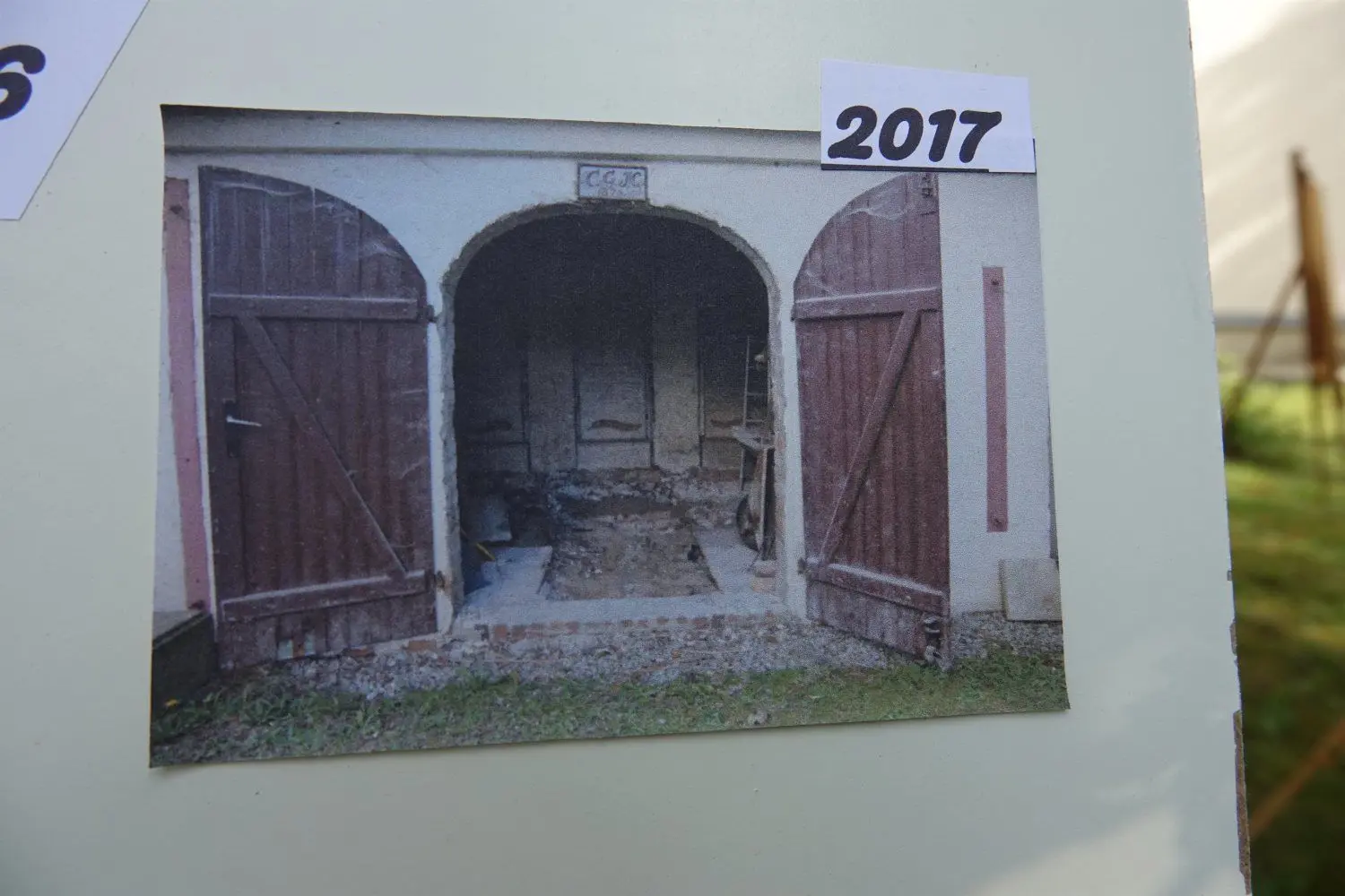 So sah der Blick ins Grufthaus 2017 aus. Das Gewölbe war komplett zugeschüttet.