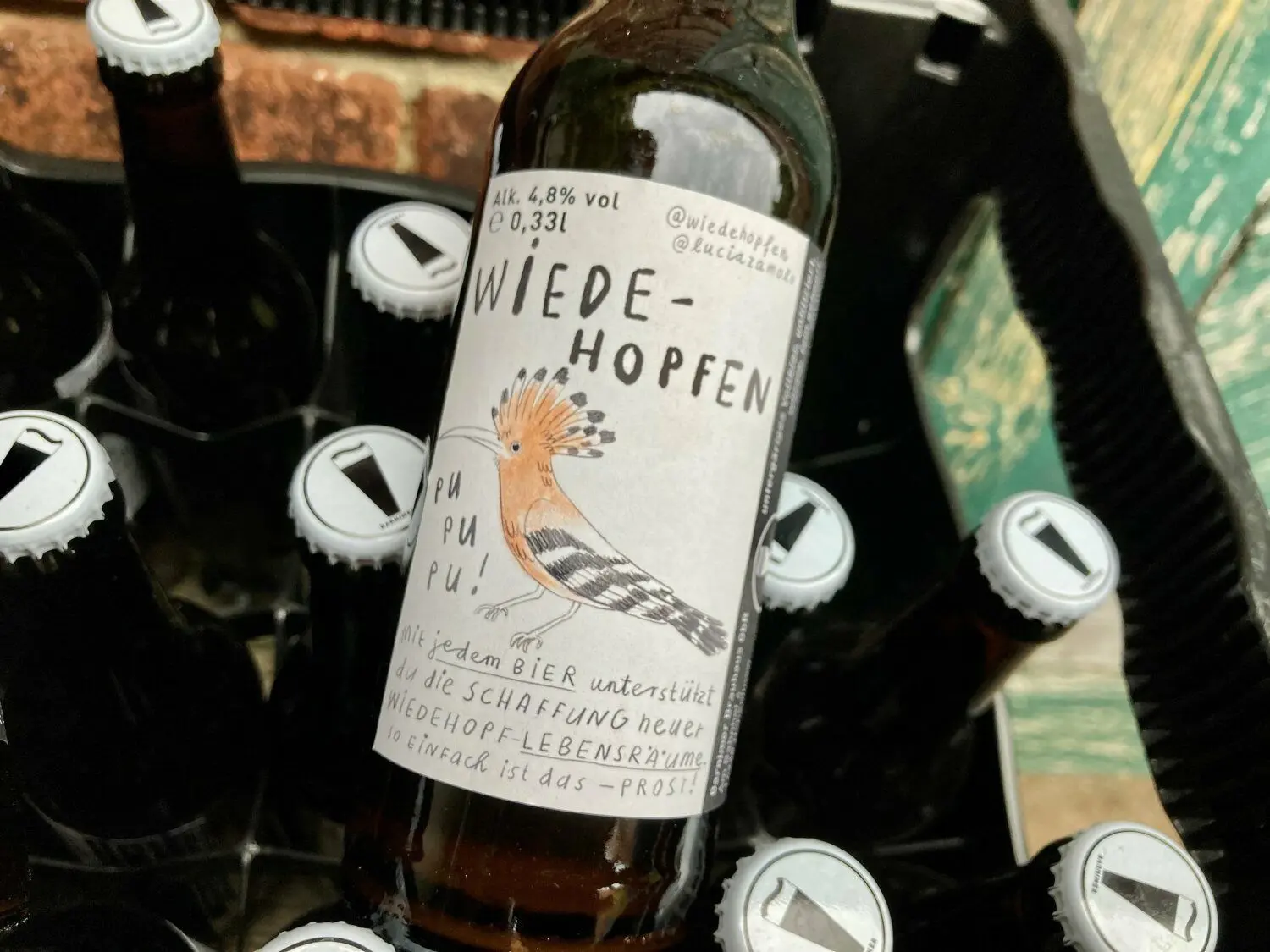 Das Etikett für das „Wiedehopfen“-Bier stammt von der Illustratorin Lucia Zamolo.