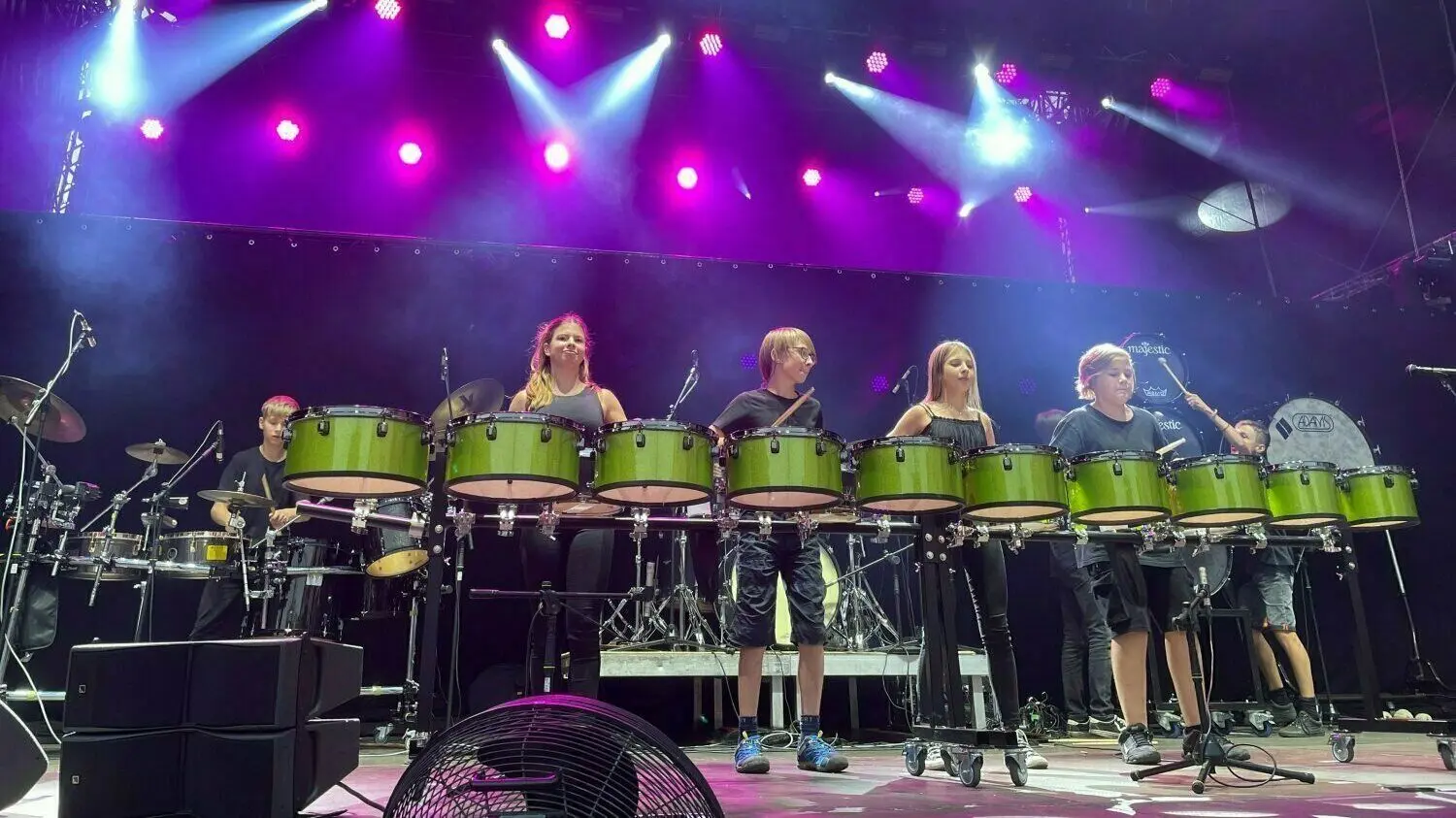 Die Weberknechte der Kreismusikschule Gebrüder Graun haben mal so richtig abgeliefert. Sie sind die perfekten Warmmacher für Hauptact Sarah Connor.