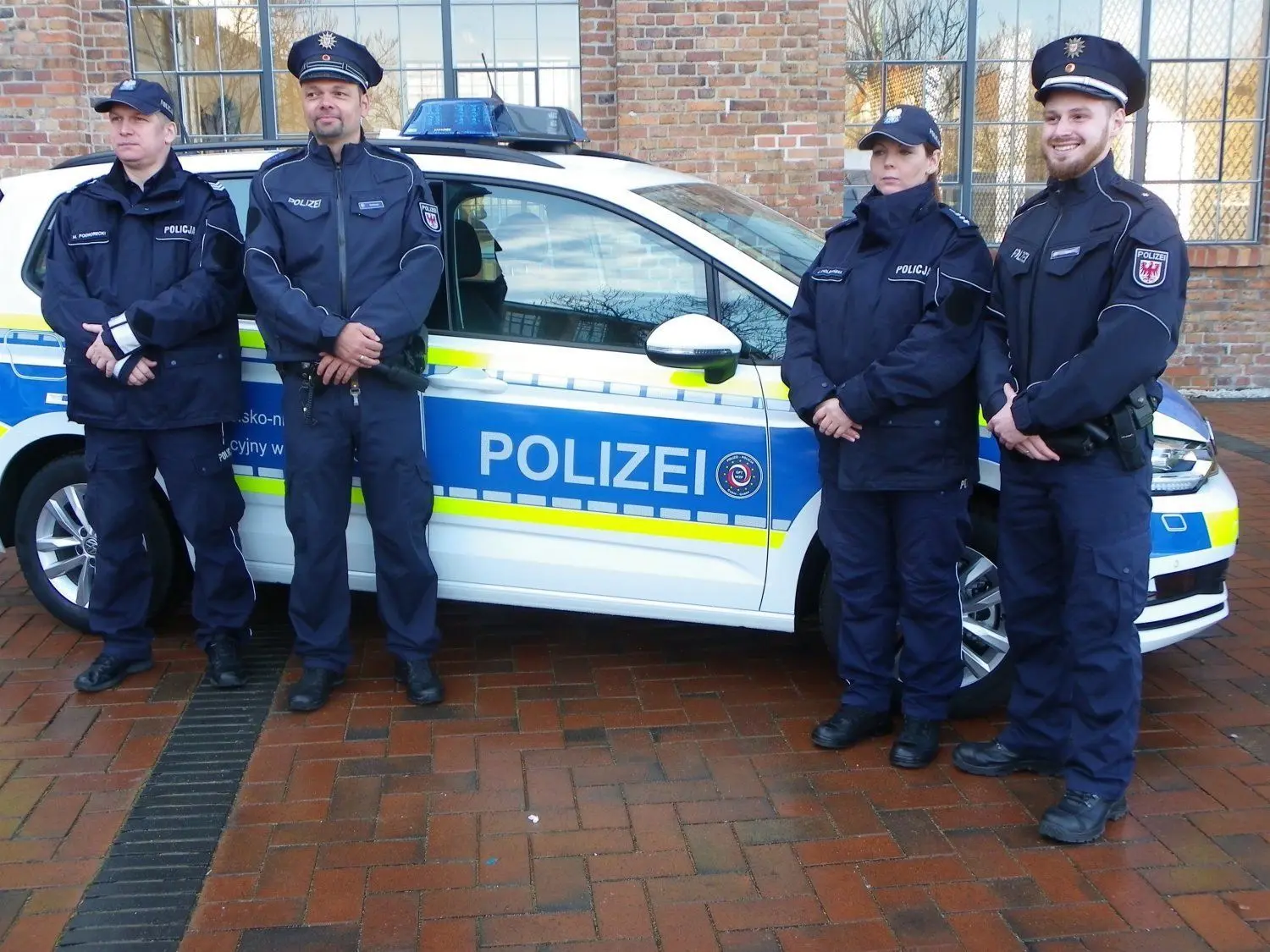 Deutsch-polnisches Polizeiteam: Mariusz Podhorecki, Holger Welkisch, Julita Cholewinska und Florian Kraft