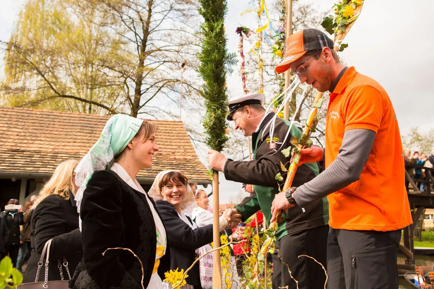 Einer der Höhepunkte zum Saisonstart im Spreewald: die traditionelle Rudelübergabe.