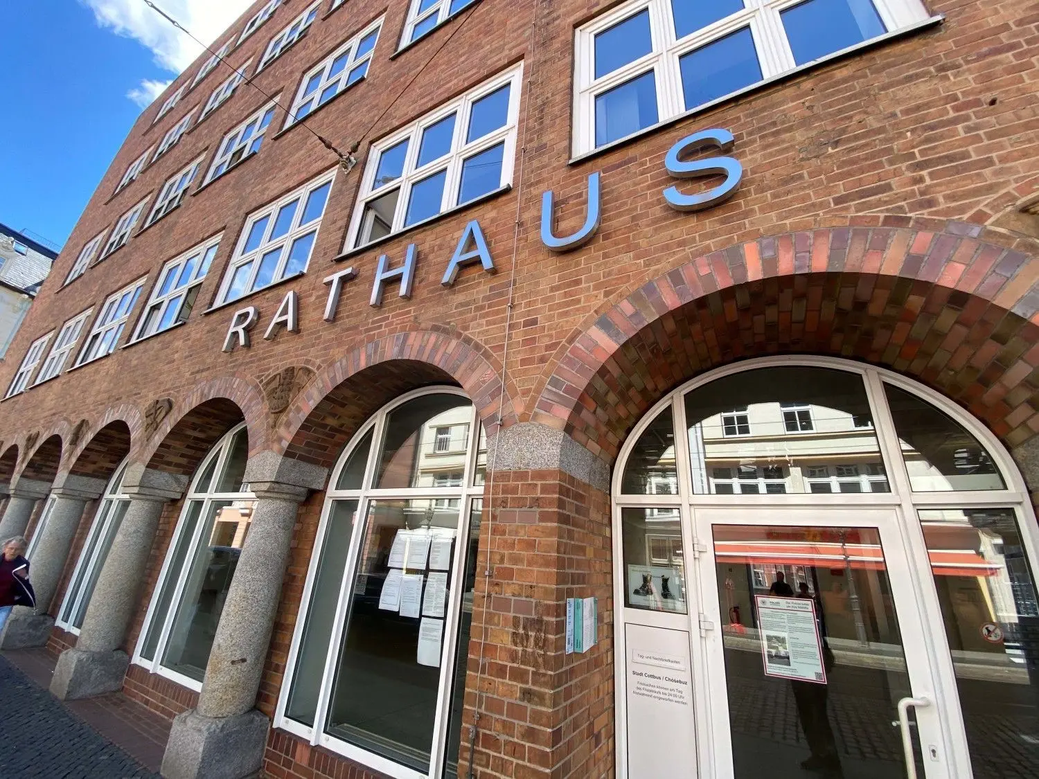 Für die Mitarbeiter des Cottbuser Rathauses gilt die Devise: weiter eisern sparen.