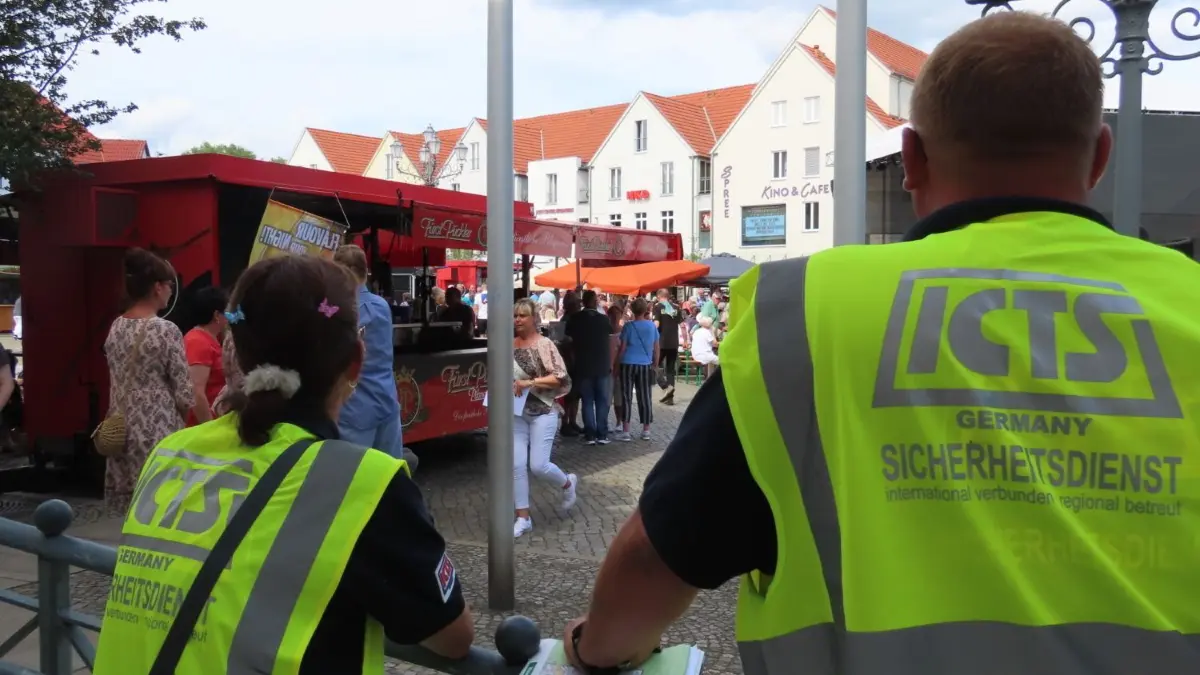 Sicherheitsdienste helfen der Stadt Spremberg, das Heimatfest 2023 durchzuführen.
Brandenburg, Spremberg Spremberg: Heimatfest Spremberg: Sicherheitsdienste helfen der Stadt bei der Durchführung des Heimatfestes.