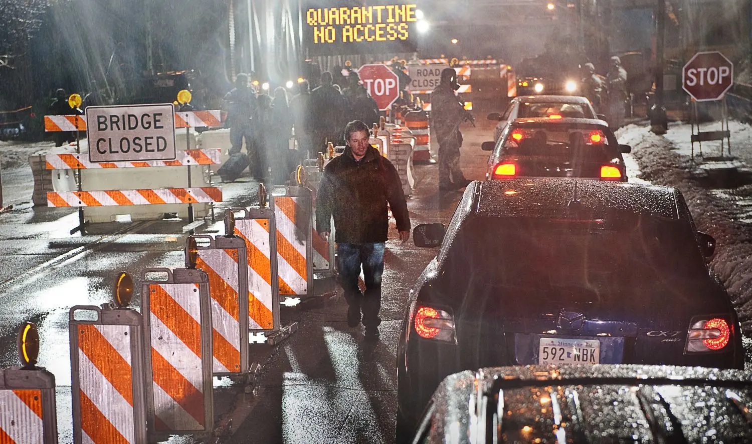 Mitch Emhoff (Matt Damon) in einer Szene aus „Contagion“. In dem Katastrophenfilm stirbt nach einer Auslandsreise eine Frau an einem mysteriösen Virus. Ähnliche Fälle treten auf dem ganzen Planeten auf und es wird klar, dass sich eine weltweite Epidemie ausbreitet. Diese und andere Filme des Genres hat sich ein BTU-Doktorand genauer angeschaut, um herauszufinden, welche Lehren man aus ihnen für die Coronakrise ziehen kann.