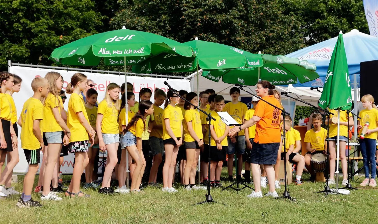 Erstmals fand zum Auftakt des Laufereignisses ein Gottesdienst statt, musikalisch untermalt vom Chor der Evangelischen Grundschule Lübben.