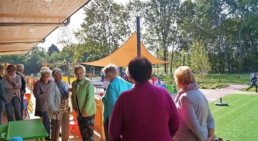 Die Einrichtung und die großzügige Außenanlage kommt bei den Senioren gut an.
