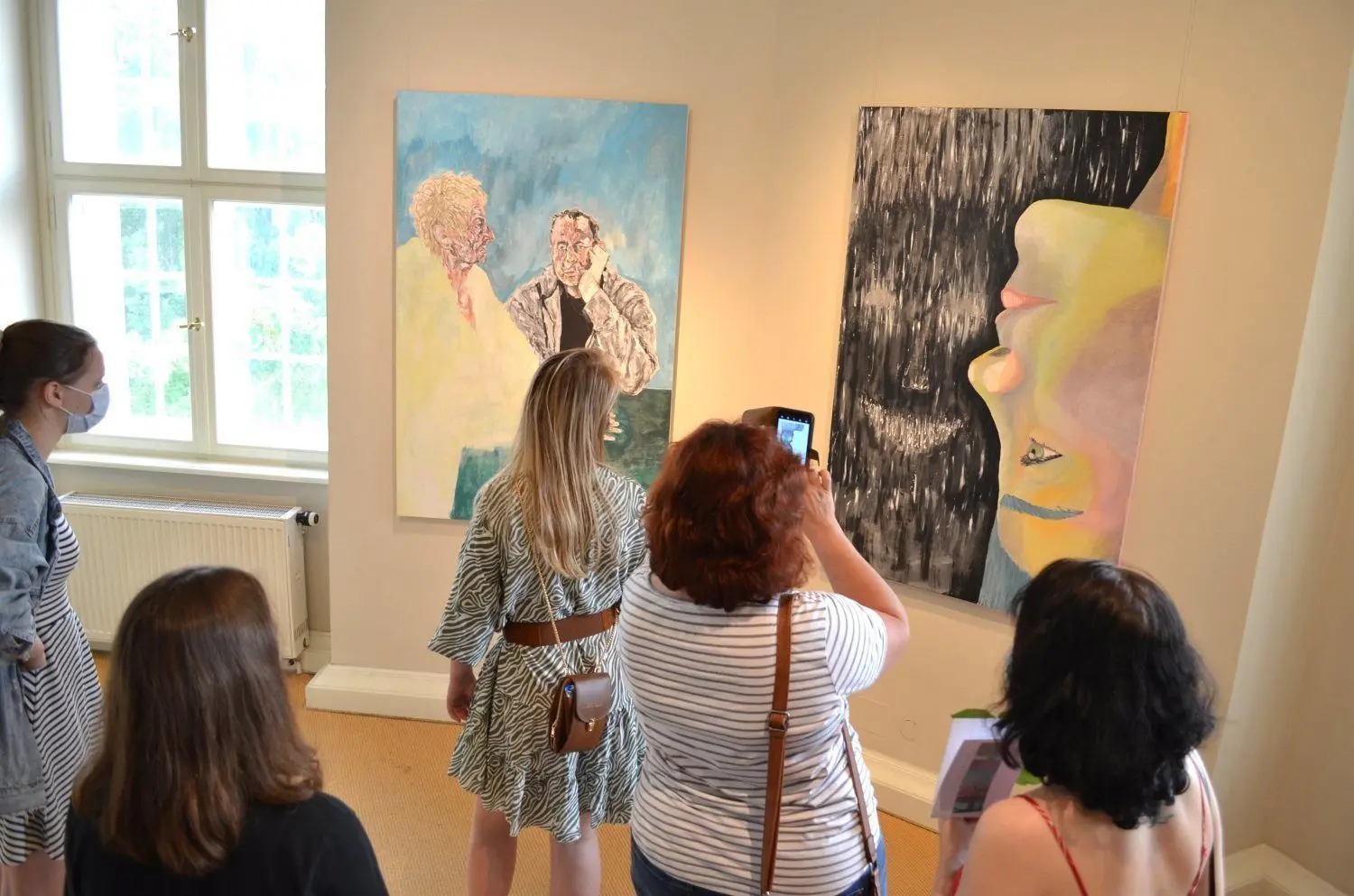 Der Leistungskurs Kunst des Léon-Foucault-Gymnasiums Hoyerswerda stellt seine Kunstwerke bis Juli 2021 im Schloss Hoyerswerda aus.