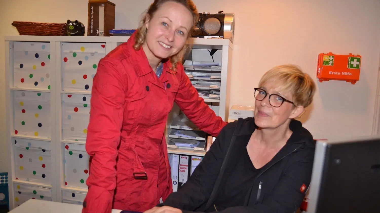 Annekatrin Sura (li.) und Cornelia Reich hoffen auf Jugendweihen noch in diesem Jahr. Die beiden Vorstandsmitglieder der Tanz-und Musicalschule „Studio 77“ in Luckau stehen wie auch die etwa Hundert Teilnehmer in den Startlöchern