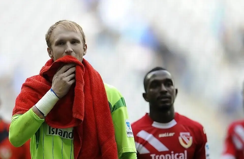 Ein hartes Stück Arbeit auf der Fußball-Wiesn: Keeper Robert Almer rettete dem FCE mit einer spektakulären Parade das torlose Remis.