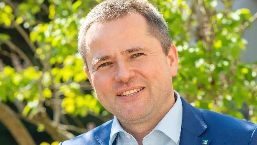 Der technische Geschäftsführer der LWG, Marten Eger, erklärt: „Die Desinfektion kann eine kurzfristige, gesundheitlich unbedenkliche Veränderung des Geruchs und Geschmacks des Trinkwassers bewirken.“
