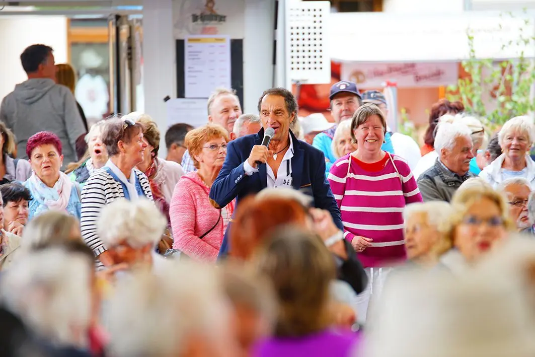 Andreas Schenker begeistert das Publikum – wie hier beim Spreewald- und Schützenfest 2019 in Lübbenau.