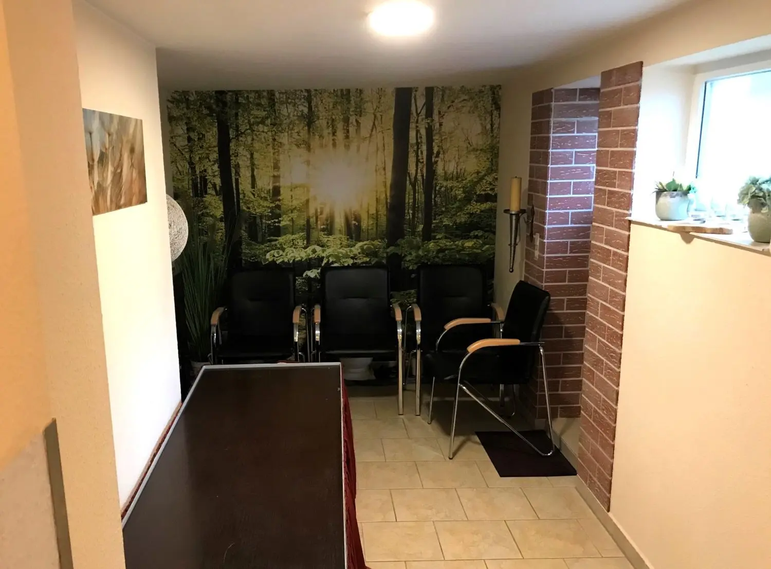 In einem gesonderten Raum des Hauses können Angehörige, sollte es ihr Wunsch sein, sich auch noch einmal am geöffneten Sarg von dem Verstorbenen verabschieden.