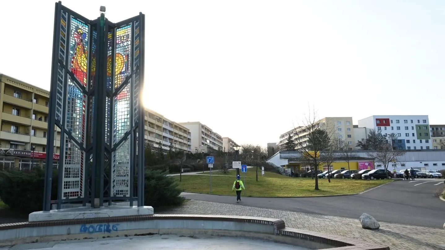 Der Neue Glasmacherbrunnen am Boulevard in Weißwasser.