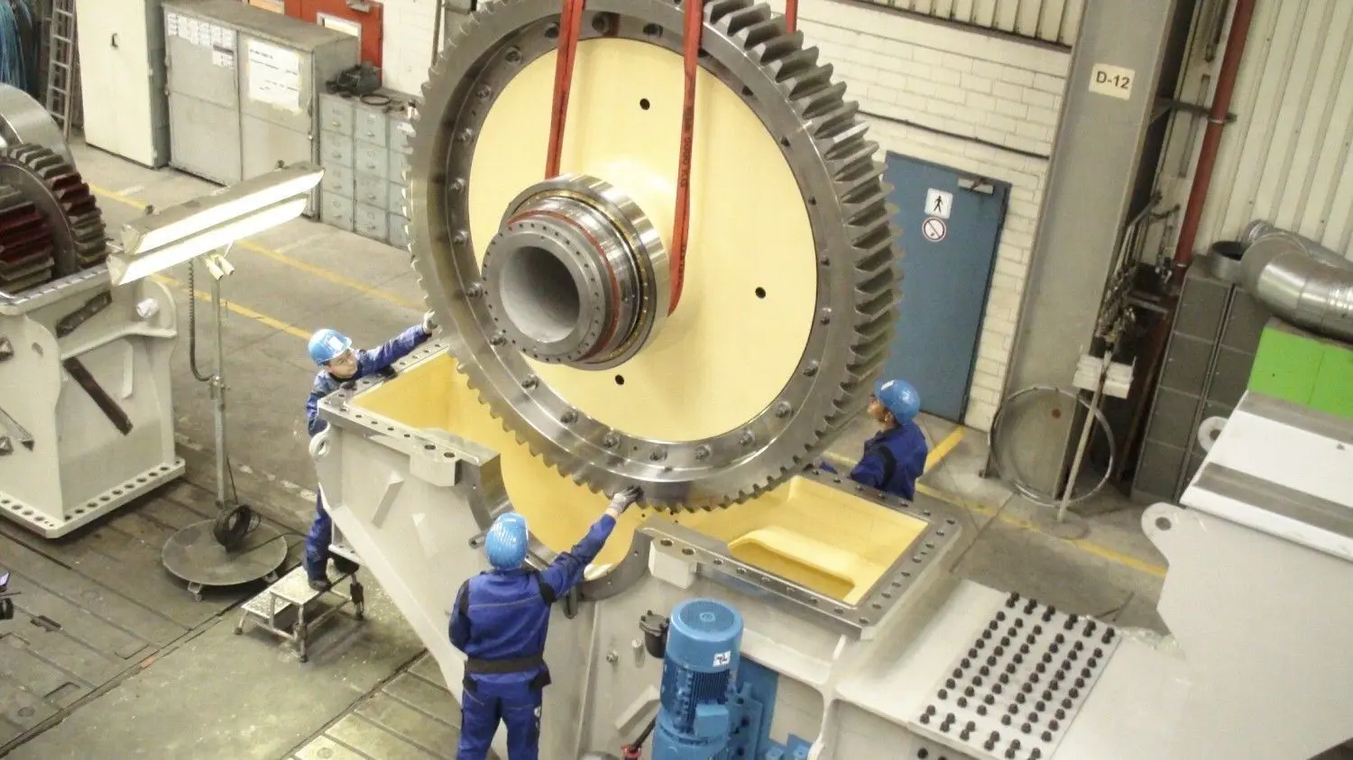 Großindustrie in der Lausitz: Bei Takraf in Lauchhammer wurden beispielsweise ein Riesenzahnräder für ein Schaufelradgroßgetriebe montiert.