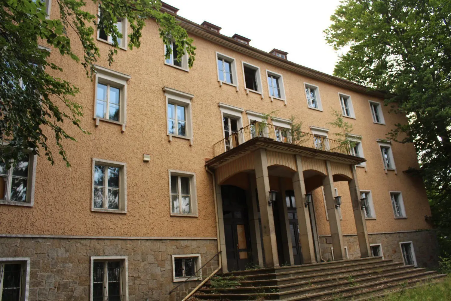 Die ehemalige Glasfachschule in Weißwasser soll nach dem Willen von OB Torsten Pötzsch für die Bildung wieder genutzt werden. Wie, das ist allerdings noch offen.