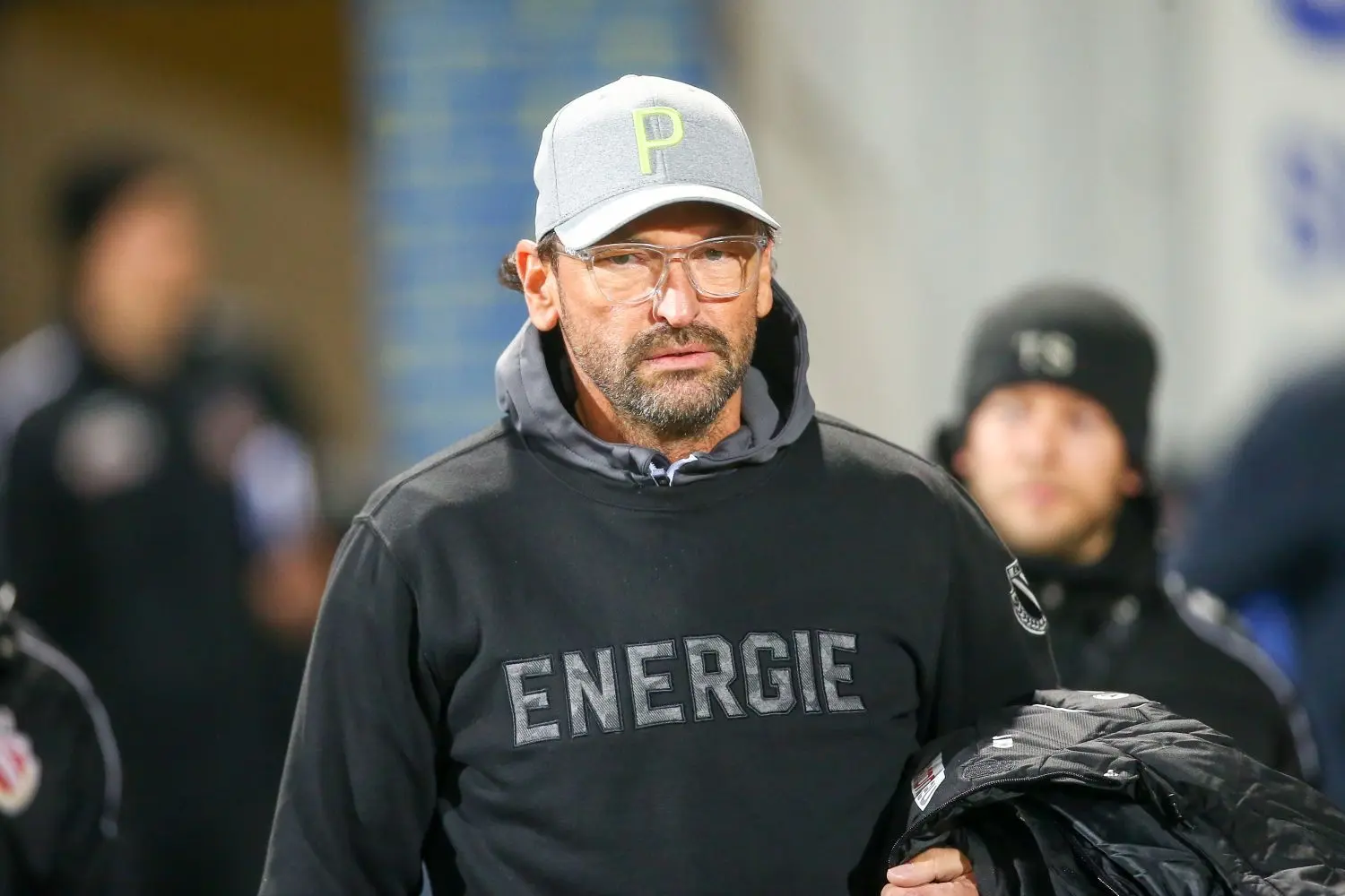 Trainer Claus-Dieter Wollitz von Energie Cottbus kündigt eine außergewöhnliche Aufstellung für das Heimspiel gegen Hertha BSC II an.