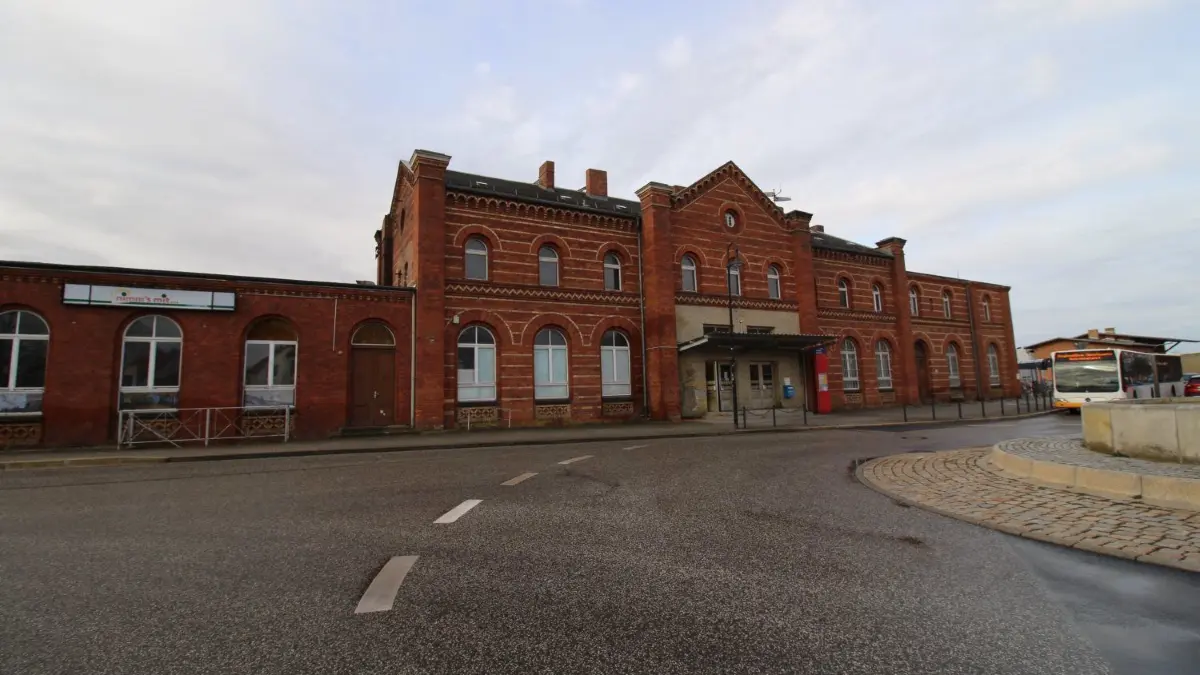 Die Planung für die Sanierung vom Bahnhof Weißwasser muss erneut ausgeschrieben werden.
Die Planung für die Sanierung vom Bahnhof Weißwasser muss erneut ausgeschrieben werden.
