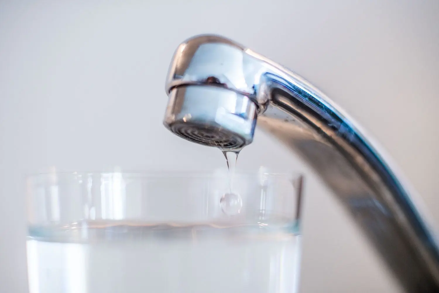 Weitere Proben des Trinkwassers aus Schwarze Pumpe sollen Klarheit bringen. Abnehmer gibt es im Raum Weißwasser und Hoyerswerda ebenso wie im Bereich Senftenberg.
