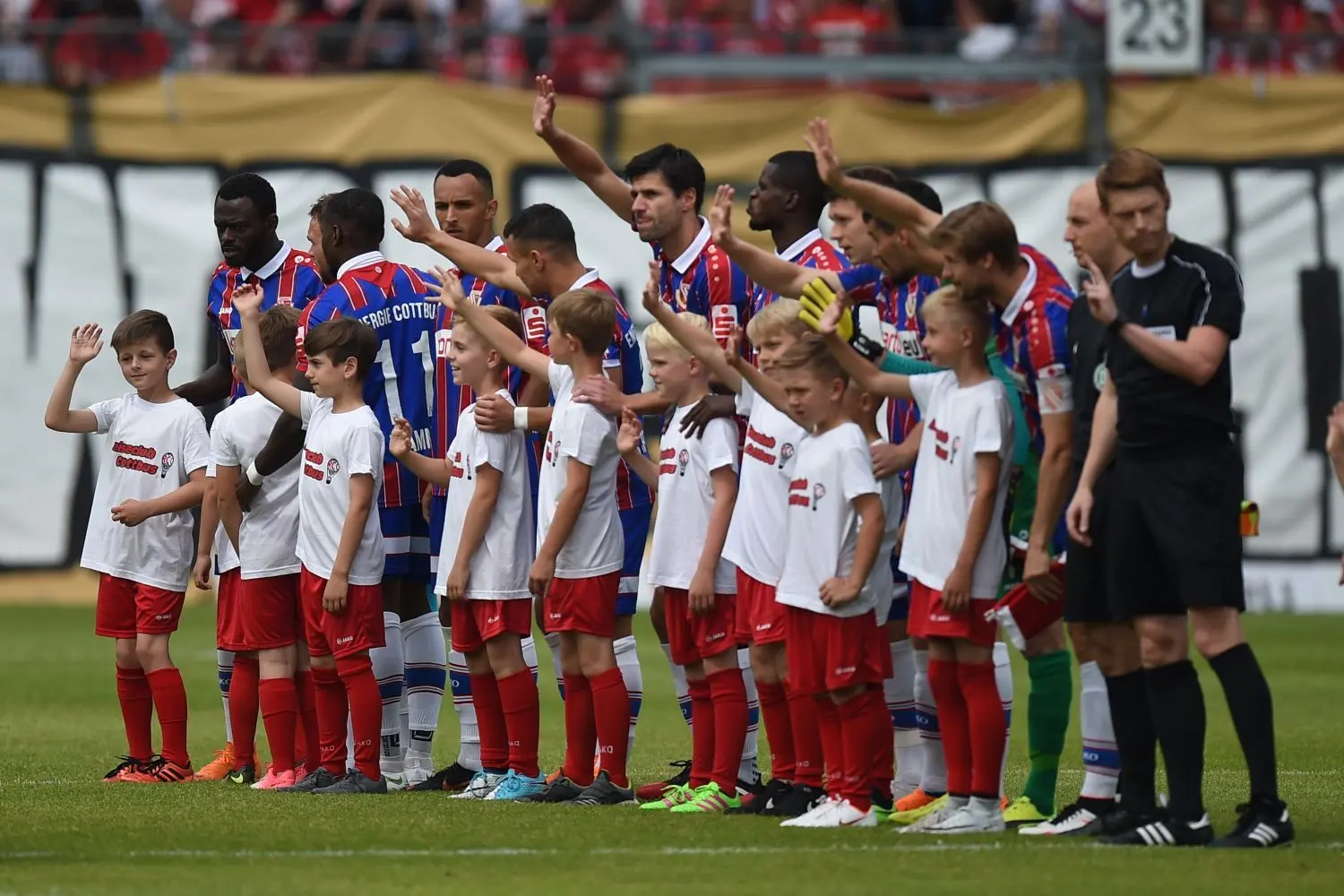 Tschüss, Regionalliga! Bei Energie freut man sich auf namhafte Gegner in der 3. Fußball-Liga.