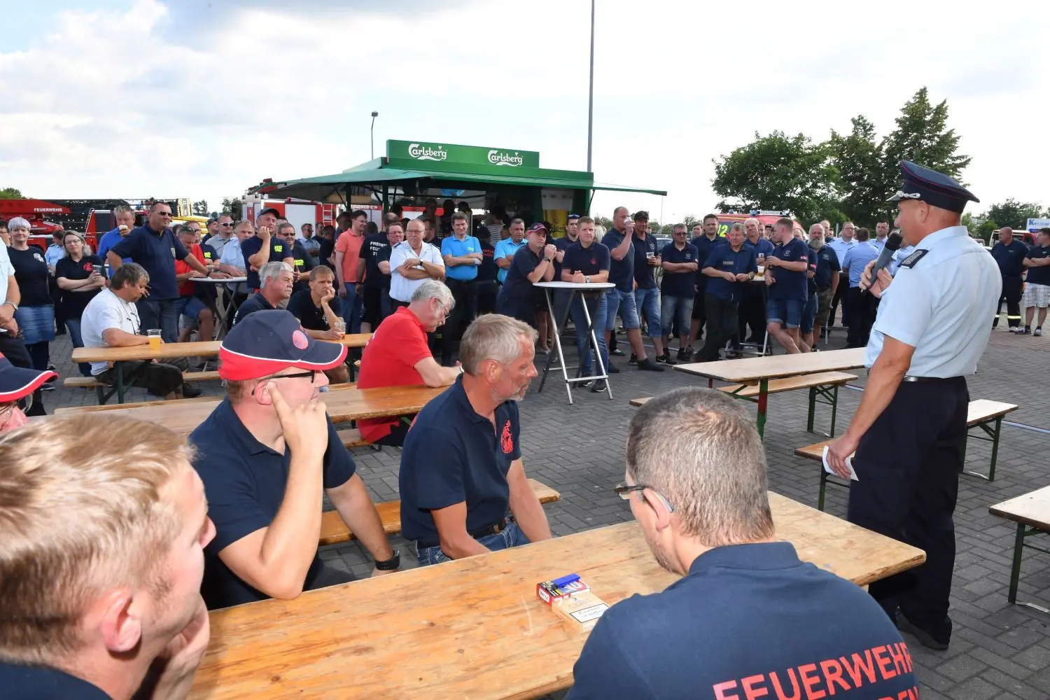 Wenn schon von Weitem eine 100 Meter hohe Rauchsäule zu sehen ist, dann ist der Abend für den Feuerwehrmann mit Sicherheit gelaufen. In diesem Fall war es fast eine ganze Woche, berichtet Ulf Urban.
