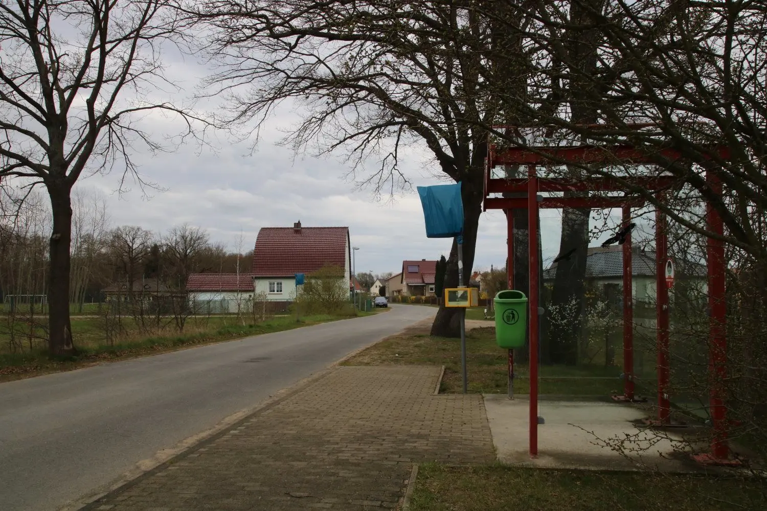 Diese Bushaltestelle an der Friedrich-Ludwig-Jahn-Straße in Lübben wird ein Stück Richtung Sportplatz verlegt.