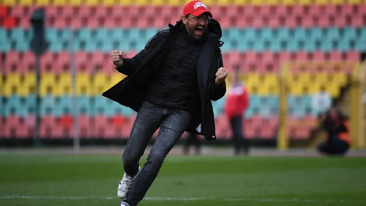 Mit dem 3:0-Sieg bei der VSG Altglienicke schaffte Trainer Claus-Dieter Wollitz mit seiner Mannschaft den Sprung auf Rang eins in der Regionalliga Nordost.
Fussball, Herren, Regionalliga Nordost, Saison 2019/2020 (18. Spieltag), VSG Altglienicke - FC Energie Cottbus (0:3), Trainer Claus-Dieter Wollitz (Energie Cottbus), Jubel nach Tor zum 1:0, 07.12. 2019, Foto: Matthias Koch