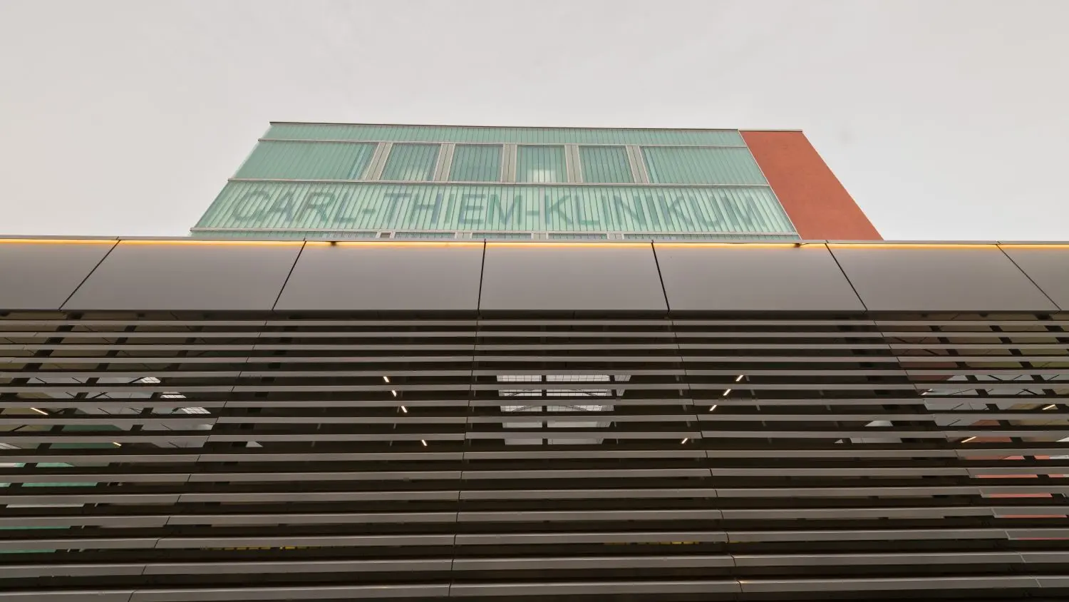 Die neue Notarzt-Rettungsstelle befindet sich unmittelbar neben dem neuen Parkhaus des CTK.