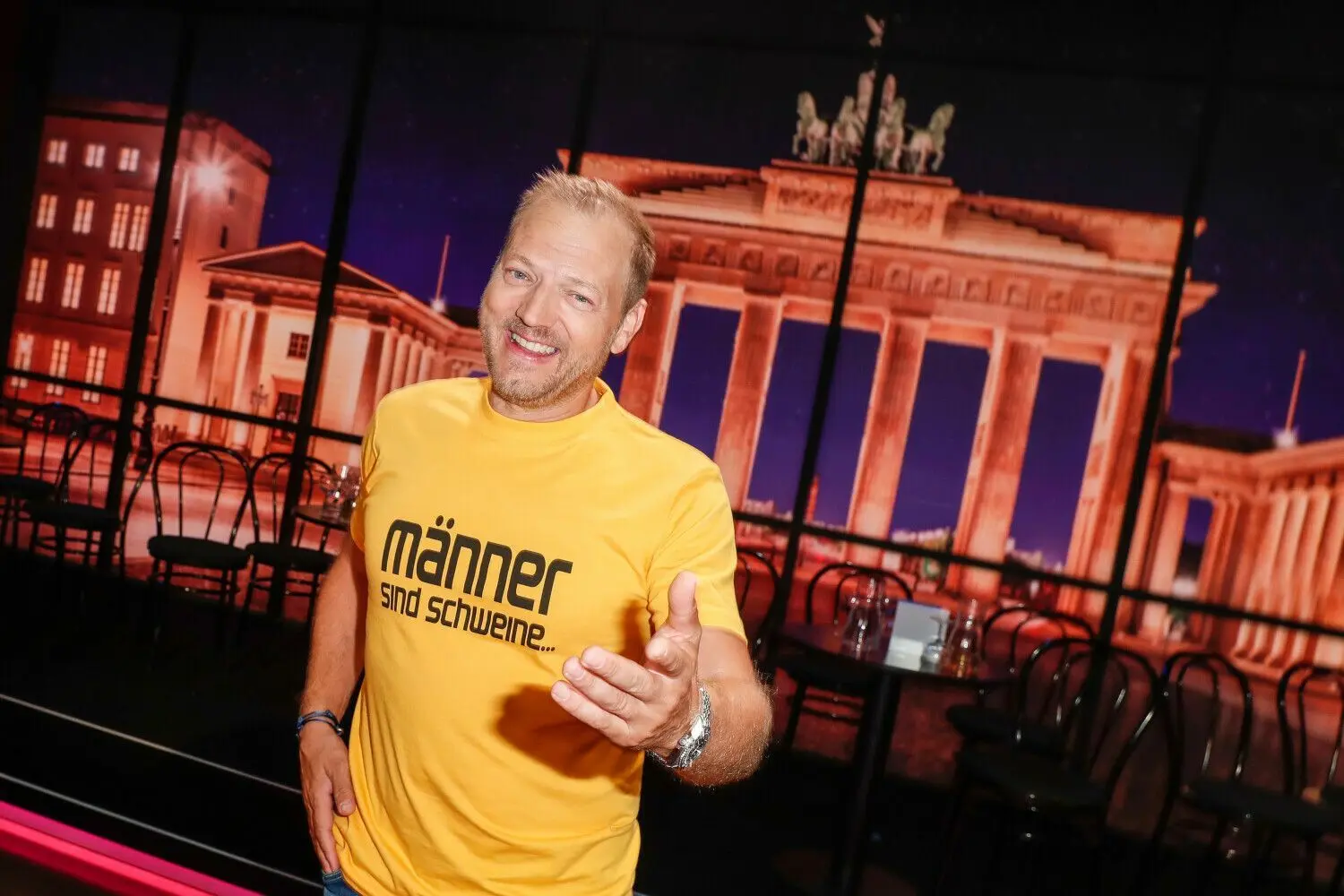 TV-Komiker Mario Barth zeigte sich vom Lübbenauer Bürgermeister durchaus beeindruckt.