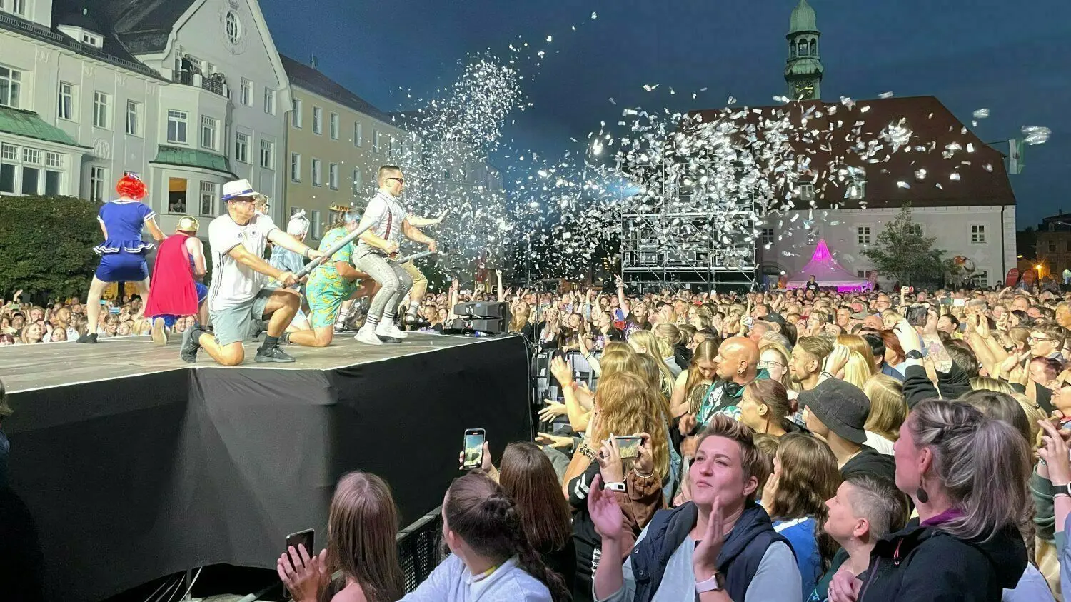 Das Männerballett Finsterwalde hat in Finsterwalde und ganz Deutschland nichts mehr zu beweisen. Das macht es als vor dem Auftritt von Sarah Connor trotzdem einmal mehr.