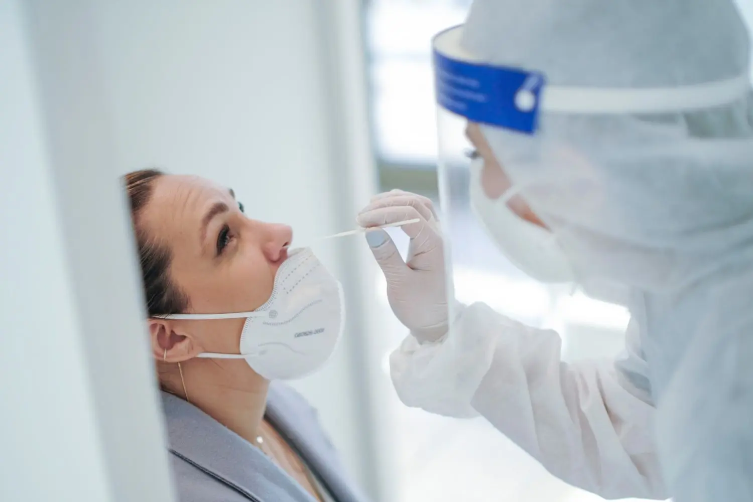 Antigen-Schnelltest an Einrichtungen der Kinder- und Jugendhilfe sollen helfen, das Infektionsgeschehen unter Kontrolle zu behalten. Allerdings decken die vom Land bezahlten Pauschalen nicht alle Kosten ab.