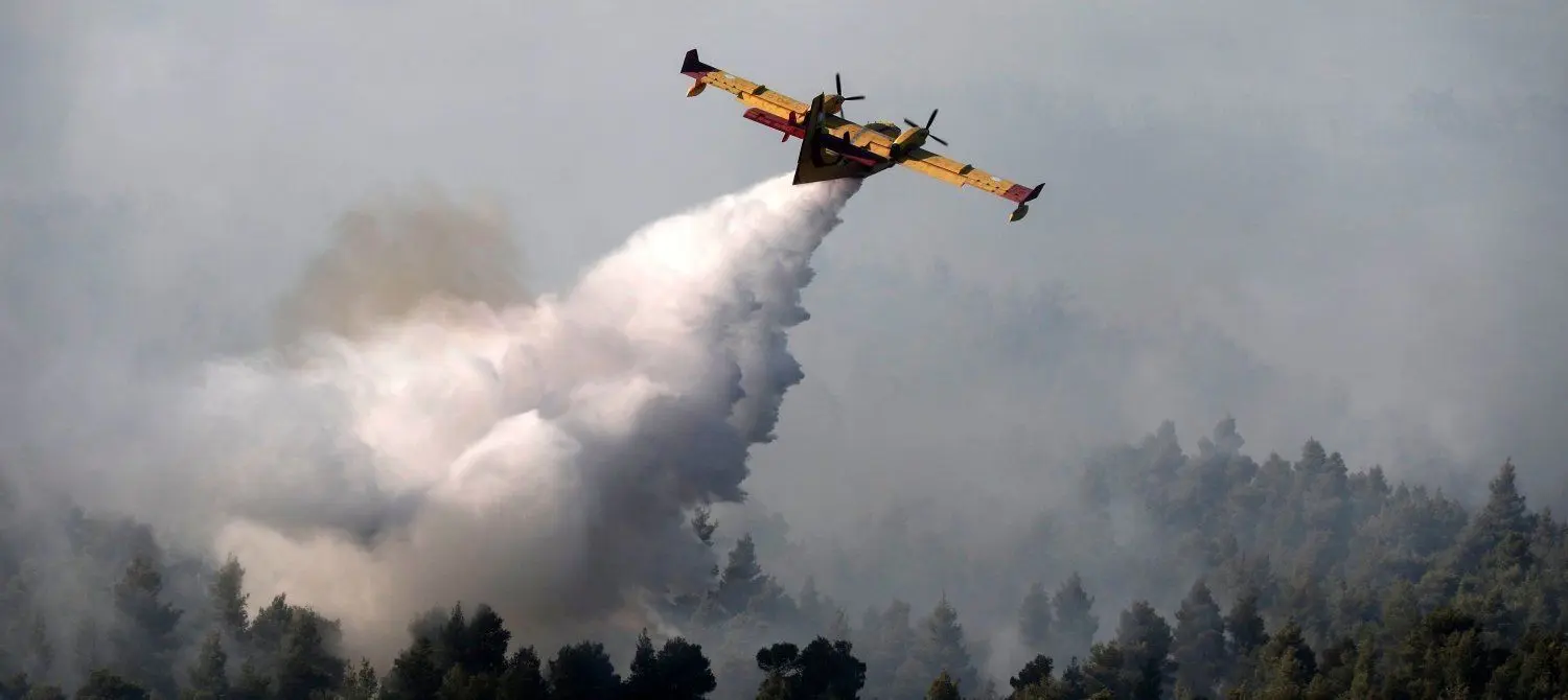 Auch im Norden Europas werden verheerende Waldbrände zu einer immer größeren Gefahr für Mensch und Natur. Bisher stehen in dieser Region nur Hubschrauber für den Einsatz aus der Luft bereit. Vom Sedlitzer See bis in die Lieberoser Heide braucht ein Löschflugzeug gerade mal zehn Minuten.