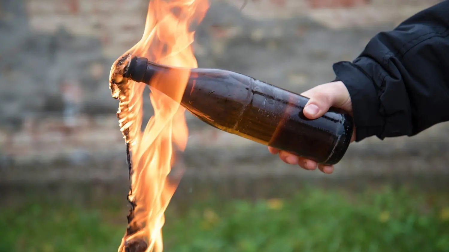 Auf das Gelände der Polizeiwache in Spremberg wurde in der Nacht zum 30. Januar ein Molotowcocktail geworfen (Symbolfoto).