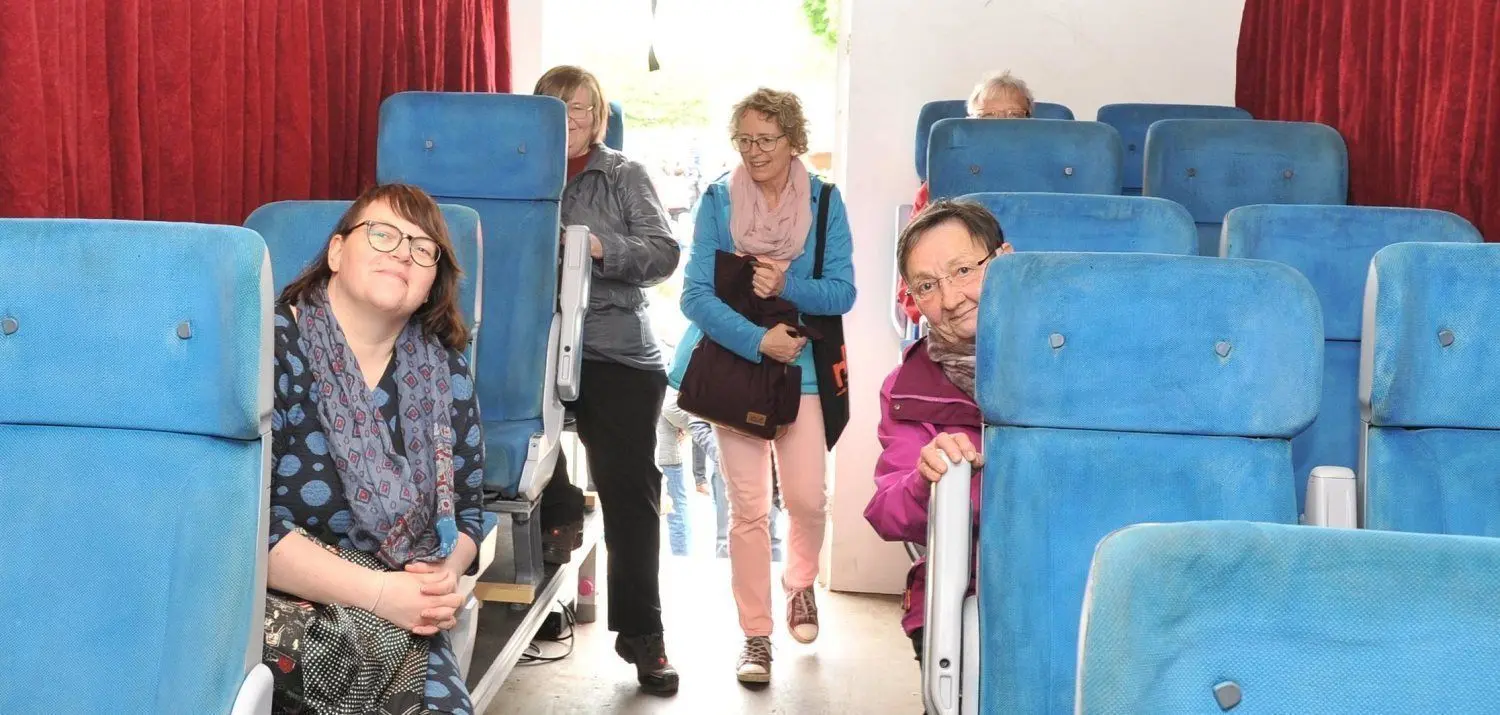 Schon mal ausprobieren, wie es sein könnte: In einem umgebauten Container konnten die Besucher das Fontane-Zug-Feeling erspüren.