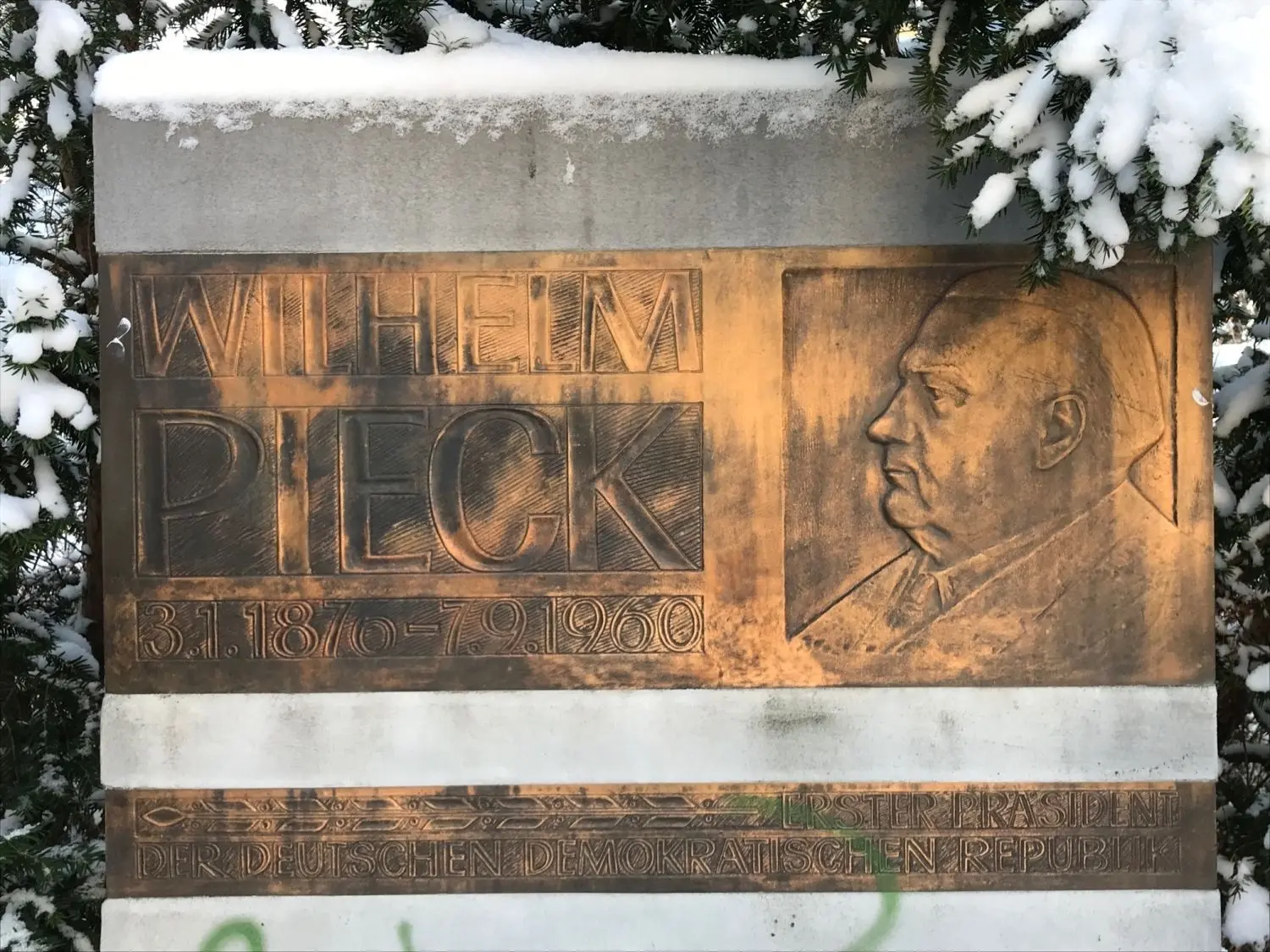 Ganz versteckt befindet sich in der Senftenberger Wilhelm-Pieck-Straße das Denkmal des Namensgebers.