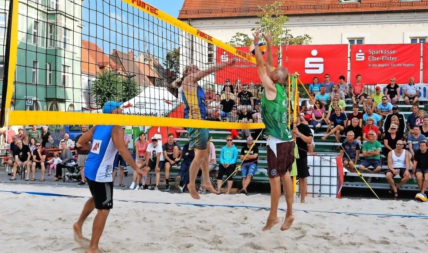 Auf vier Spielfeldern wurde am Samstag und Sonntag in Finsterwalde gebaggert, gepritscht und geschmettert.