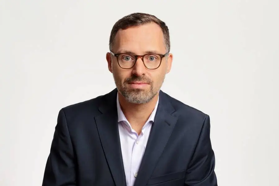 Der Psychologe Ludwig Bilz, 43, von der BTU Cottbus-Senftenberg hat Schüler nach ihren Voraussetzungen fürs Homeschooling befragt. Sein Befund: „Bei den Kindern, die mehr Unterstützung brauchen, sind weniger Geräte vorhanden.“