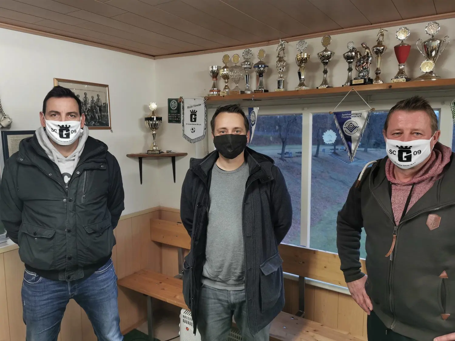 Thomas Müller, Oliver Behrendt und Vereinsvorsitzender Ronny Behrendt haben sich in den vergangenen Monaten einige Witze über ihren Verein Corona Gehren anhören müssen. Dennoch steht fest: Eine Umbenennung kommt nicht infrage.