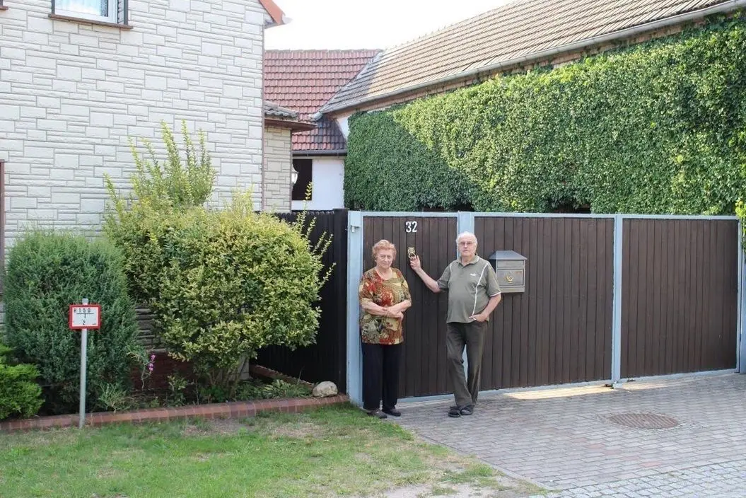 Rückblick: Ende August 2019 war für Erika und Hans Richter aus Staupitz klar, dass sie ihr Haus bis zum Jahresende verlassen werden, damit Platz für den Straßenbau geschaffen werden kann.