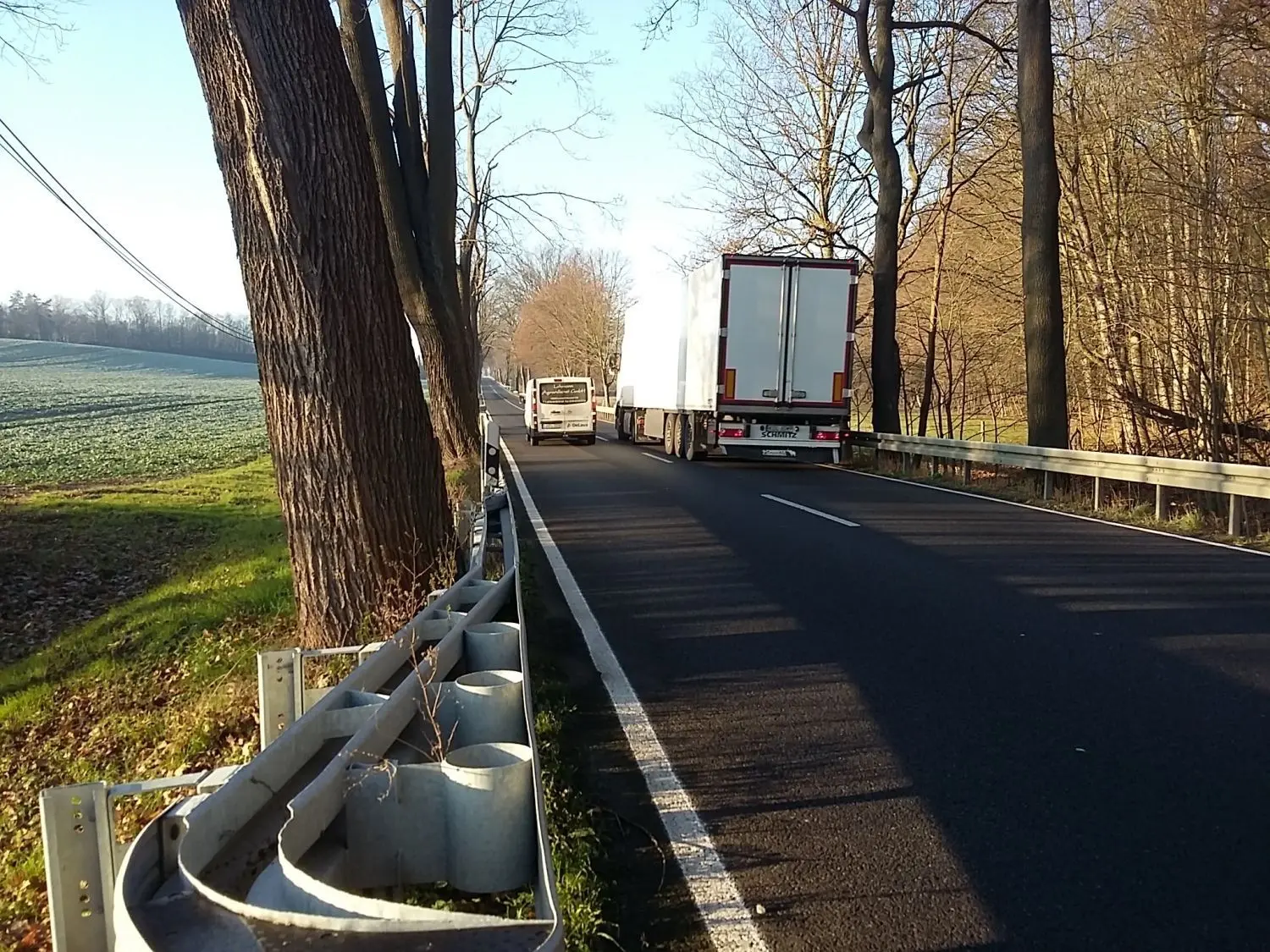 Besonders eng ist die B87 an dieser Stelle zwischen Langengrassau und Wüstermarke. Die Gemeinde hält einen Radweg für dringend nötig und würde ihn deshalb sogar selbst bauen.