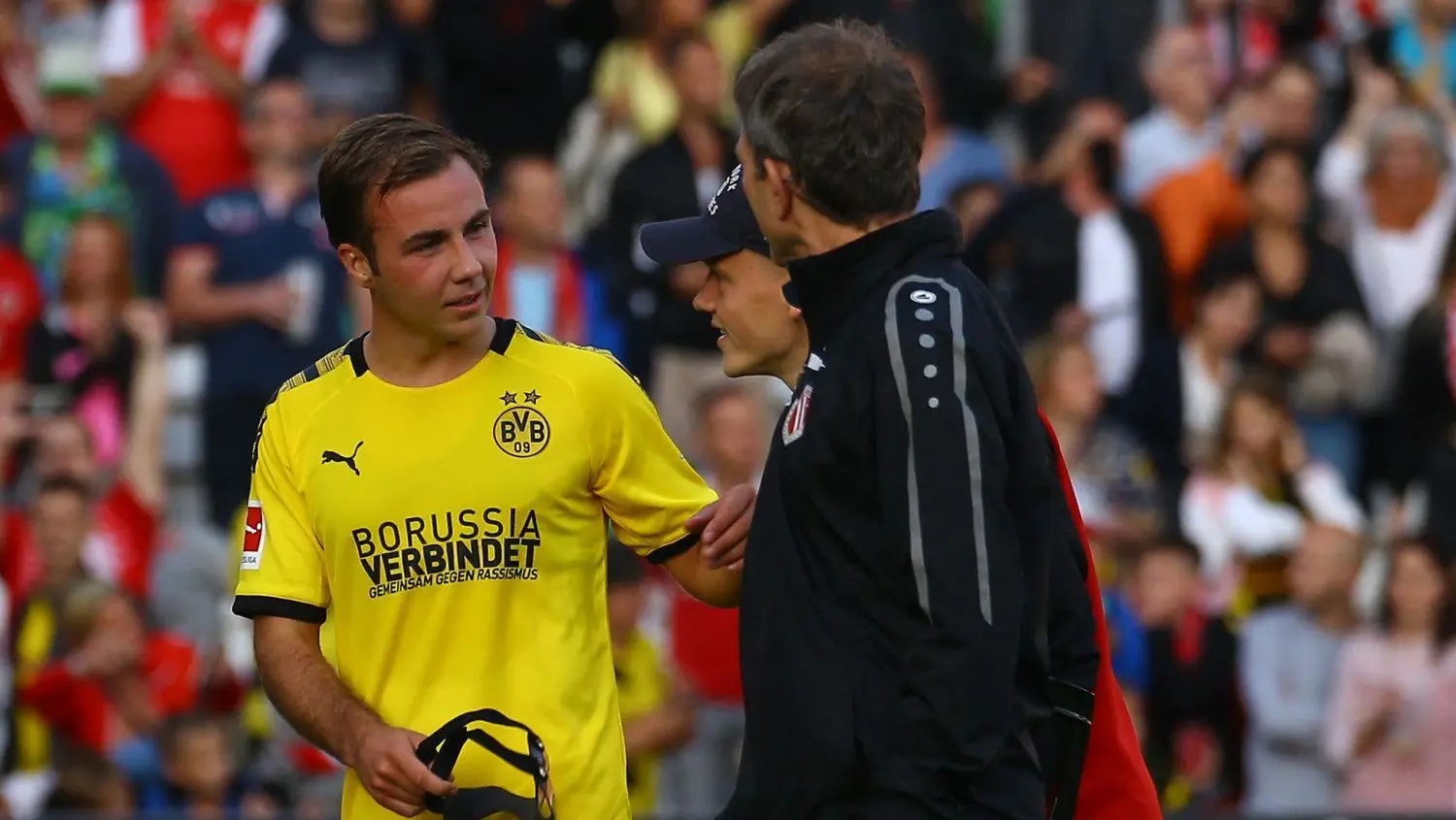Sogar WM-Held Mario Götze erkundigte sich nach der Verletzung von Felix Geisler. ⇥