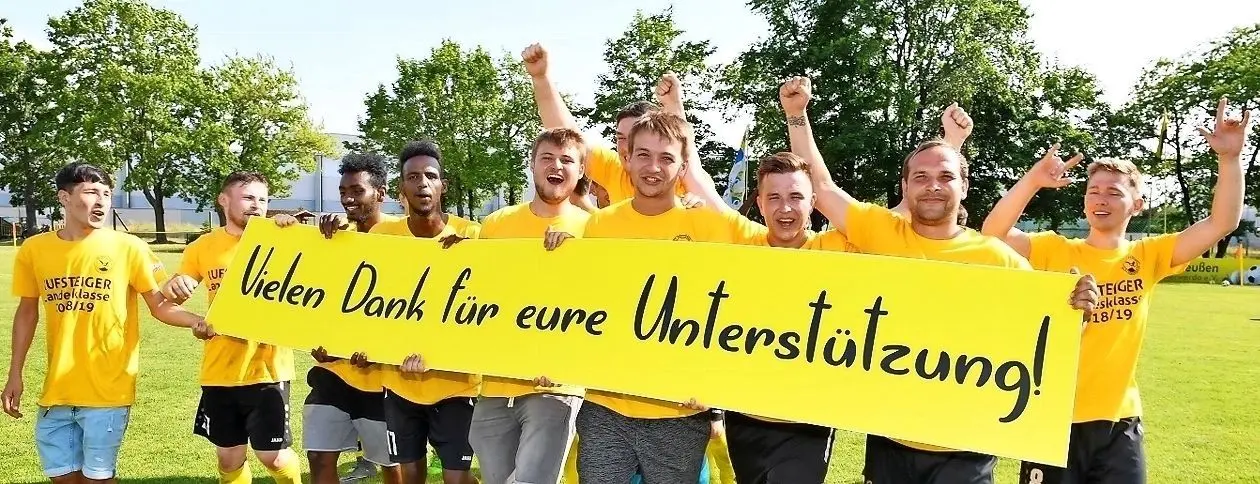 Gut vorbereitet zur Aufstiegsfeier: Der Dank an die Fans, Sponsoren und Helfer des SV Preußen Elsterwerda für die Unterstützung.
